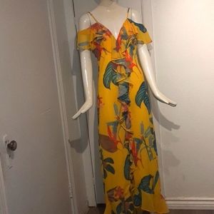 Beautiful Yellow off the shoulder Maxi dress with delicate flow Size M